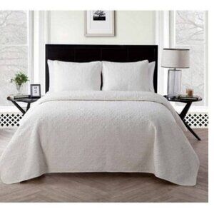 Caroline 3-Piece White Embossed Microfiber Full/Queen Quilt Set